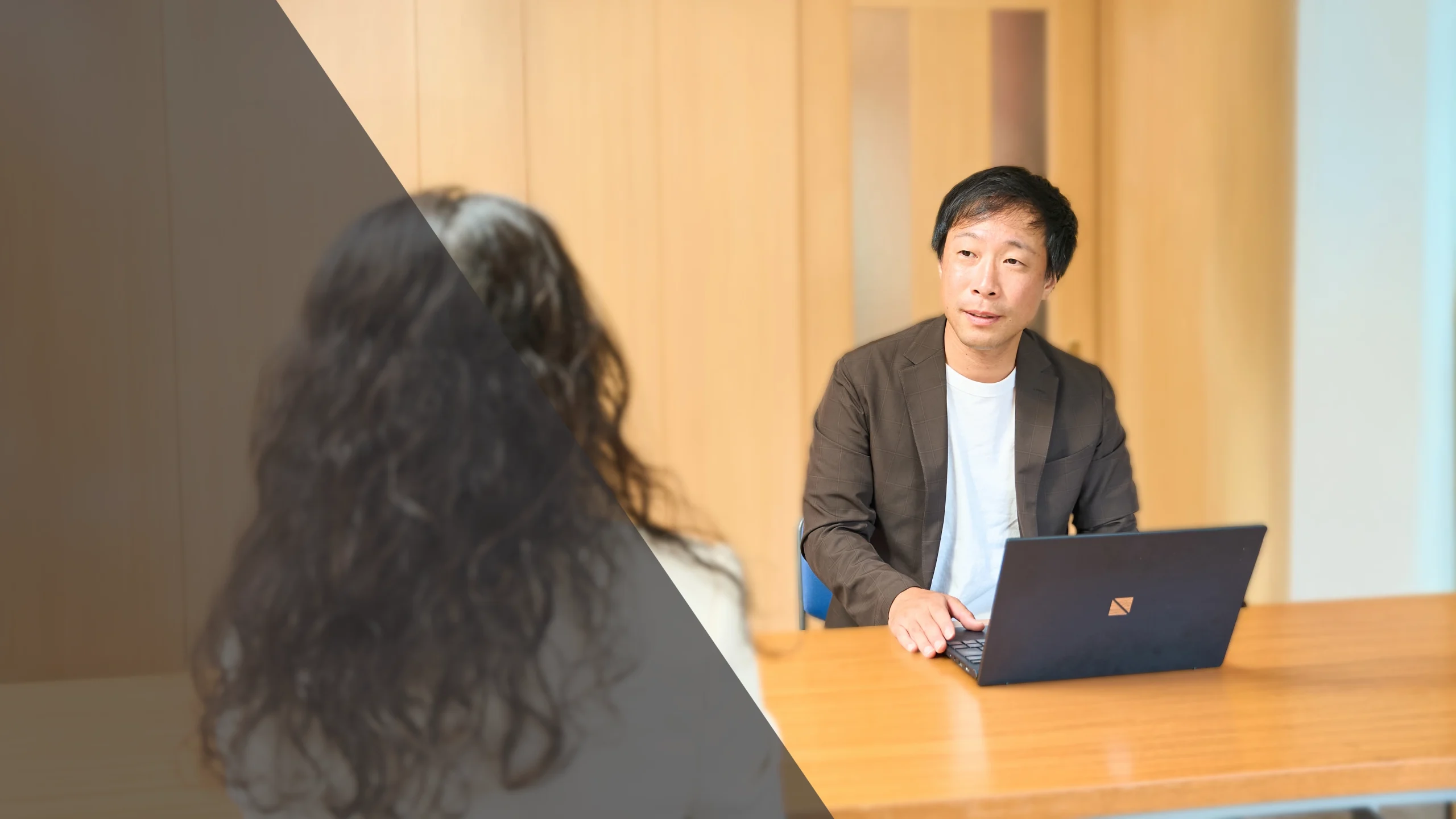 営業支援について打ち合わせを行う株式会社中西ソリューションズの担当者