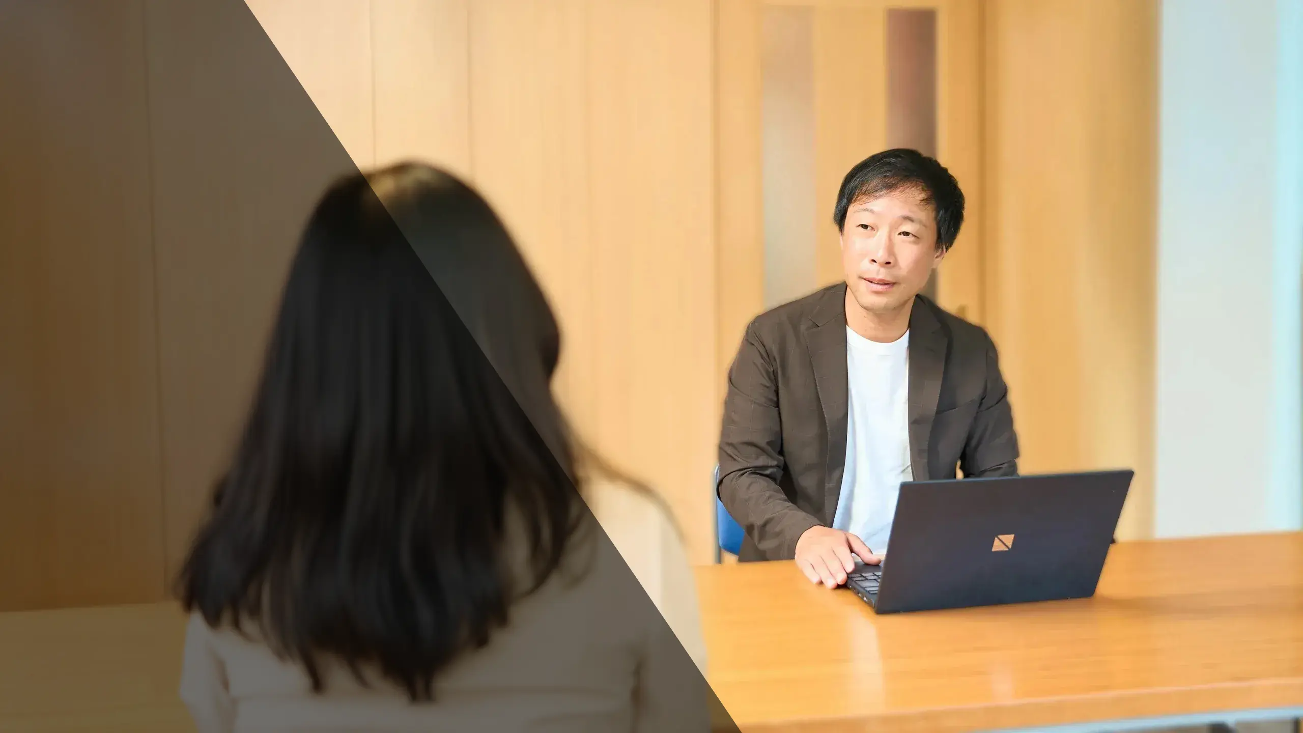 営業支援について打ち合わせを行う株式会社中西ソリューションズの担当者